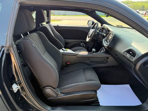 Used 2016 Dodge Challenger SXT RWD image 35