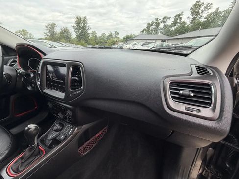 Used 2018 Jeep Compass Trailhawk w/ Leather Interior Group AWD/4WD image 14