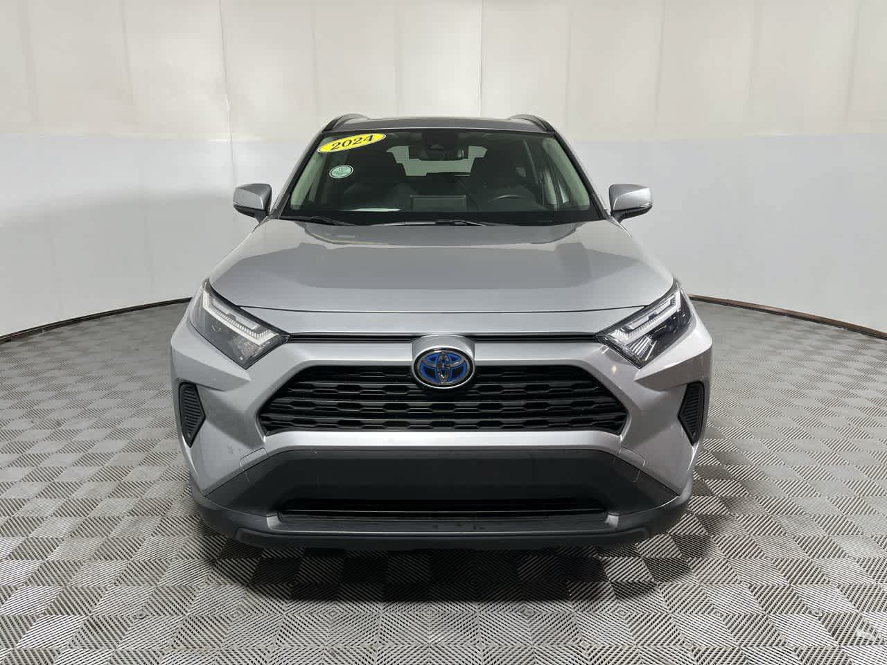 Used 2024 Toyota RAV4 XLE w/ Convenience Package AWD/4WD image 3