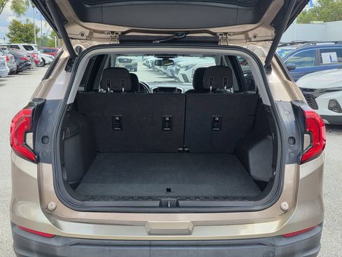 Used 2018 GMC Terrain SLE w/ Driver Convenience Package FWD image 9