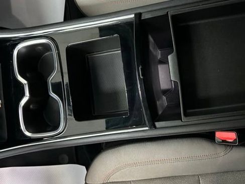 Used 2025 Chevrolet Traverse LT FWD image 26