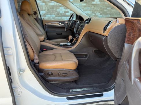 Used 2017 Buick Enclave Leather image 25