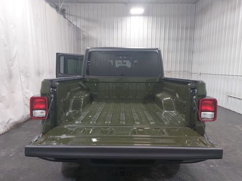 Used 2022 Jeep Gladiator Sport image 12