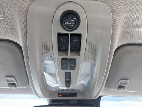Used 2017 Chevrolet Equinox Premier w/ Enhanced Convenience Package FWD image 16