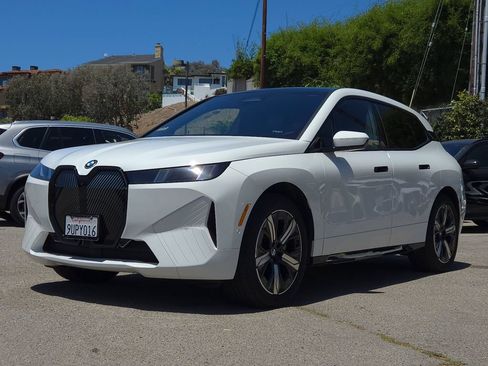 Used 2026 BMW iX xDrive45 AWD/4WD image 3