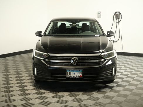 Used 2024 Volkswagen Jetta SEL FWD image 2