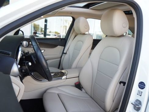 Used 2018 Mercedes-Benz GLC 300 4MATIC image 24