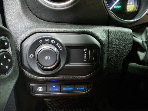 Used 2023 Jeep Wrangler Unlimited Sahara AWD/4WD image 36