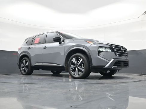 Used 2025 Nissan Rogue SL w/ SL Premium Package image 15