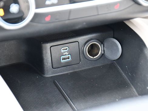 Used 2020 Ford Escape SE image 28