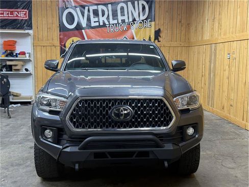Used 2018 Toyota Tacoma TRD Off-Road AWD/4WD image 2