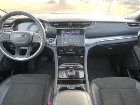 Used 2023 Jeep Grand Cherokee Altitude AWD/4WD image 17