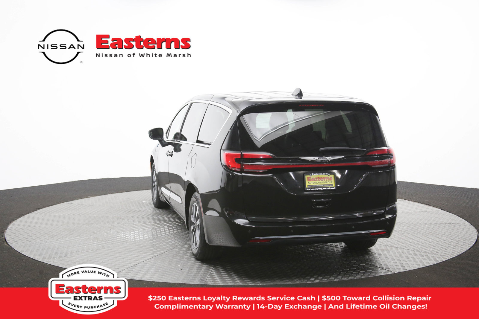 Used 2023 Chrysler Pacifica Touring-L FWD image 37