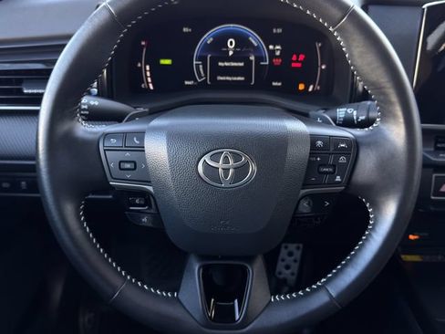 Used 2025 Toyota Camry SE FWD image 13
