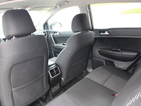 Used 2018 Kia Sportage LX AWD/4WD image 16