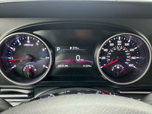 Used 2023 Kia Carnival LX image 20