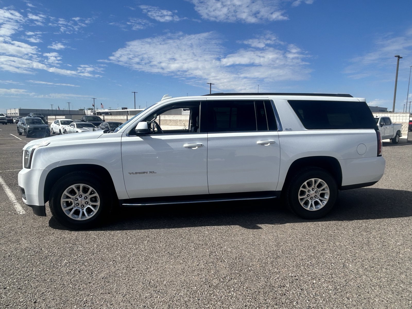 Used 2020 GMC Yukon XL SLT AWD/4WD image 2
