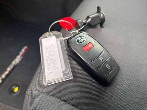 Used 2025 Toyota Tacoma TRD Off-Road image 22