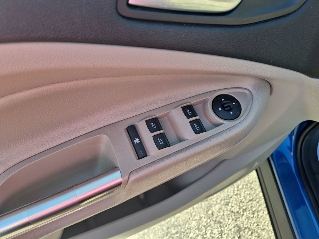 Used 2017 Ford Escape SE FWD image 11