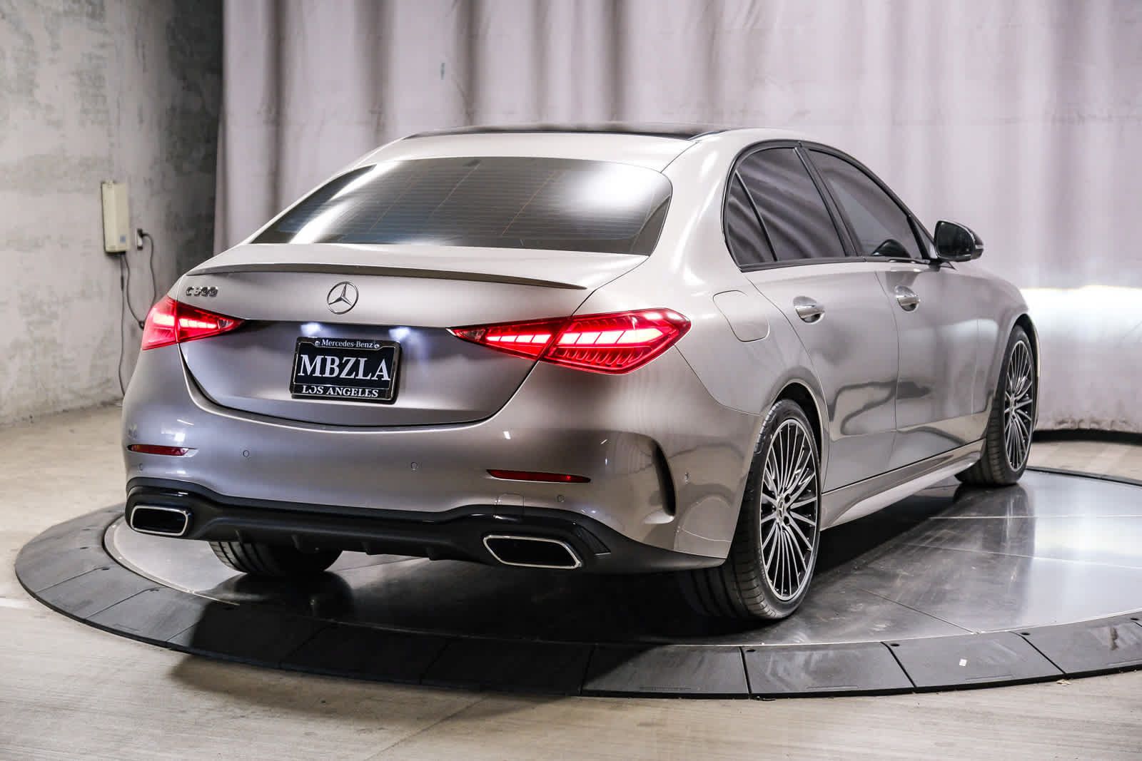 Used 2024 Mercedes-Benz C 300 Sedan image 4
