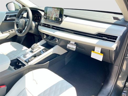 New 2025 Mitsubishi Outlander SEL image 30