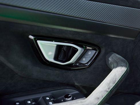 Used 2024 Lamborghini Urus Performante image 42