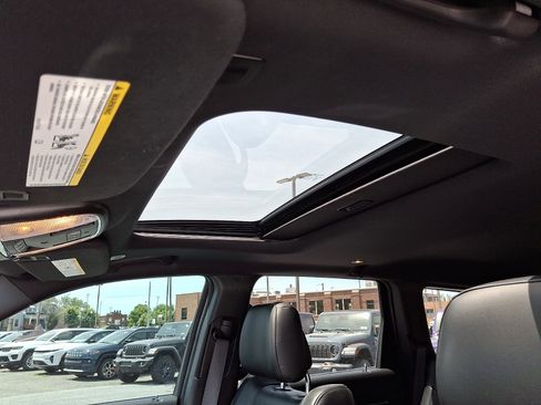 Used 2021 Jeep Grand Cherokee Limited w/ Premium Lighting Group AWD/4WD image 16