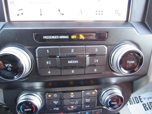 Used 2019 Ford F150 Platinum w/ Equipment Group 701A Luxury image 19