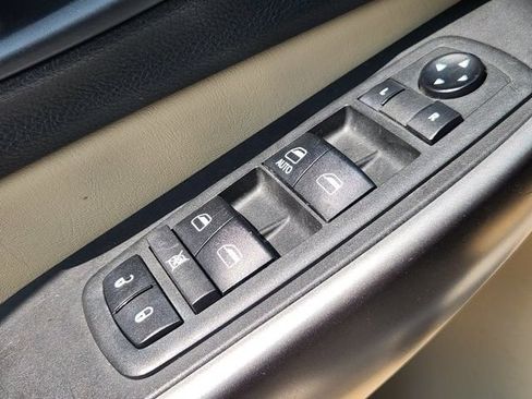 Used 2019 Jeep Cherokee Latitude w/ Popular Appearance Group FWD image 22