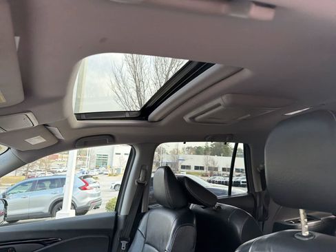 Used 2016 Honda Pilot Touring image 18