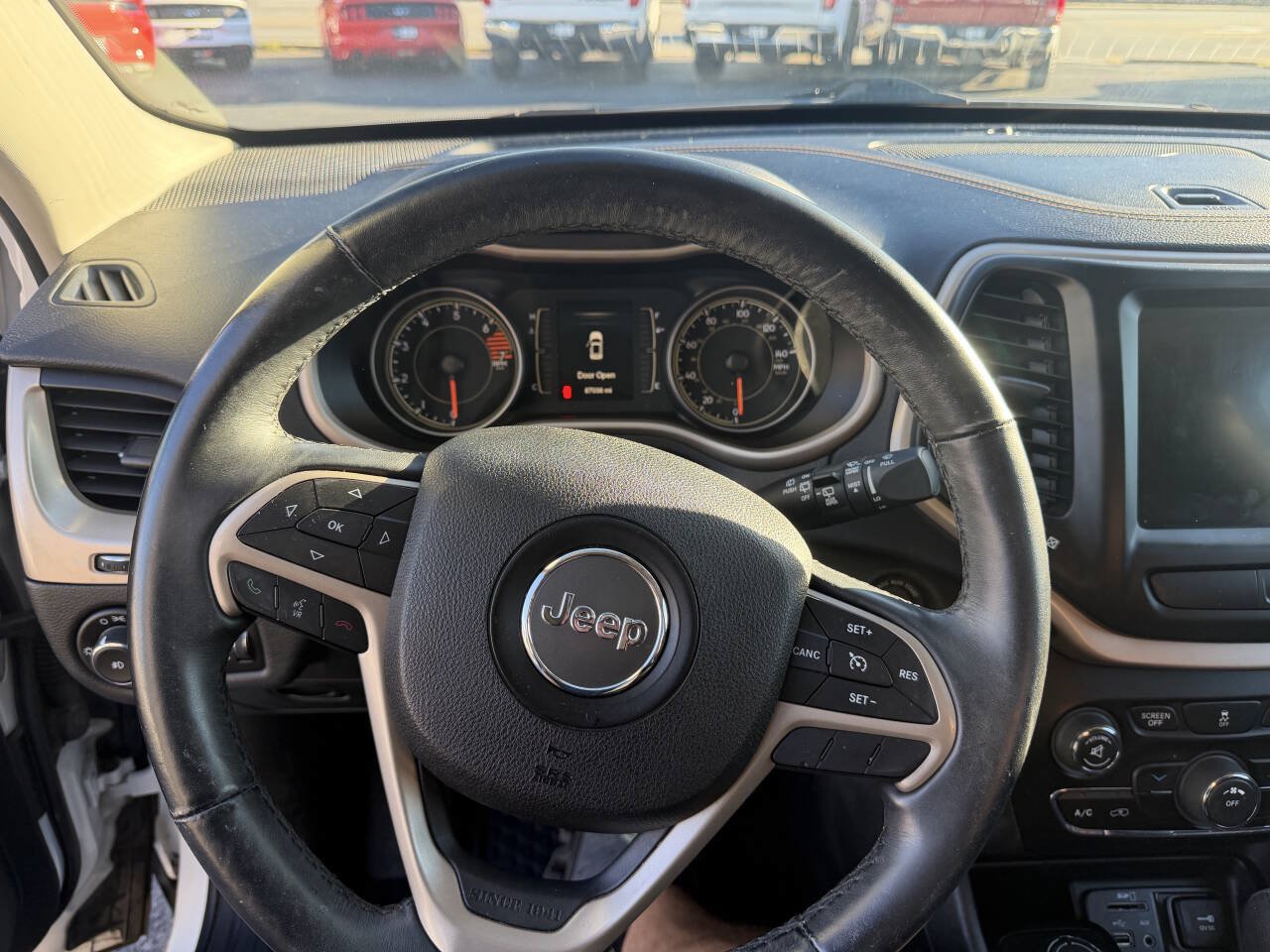 Used 2017 Jeep Cherokee Latitude w/ Cold Weather Group AWD/4WD image 9