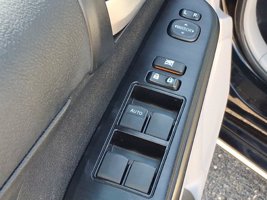 Used 2013 Toyota Camry LE FWD image 11
