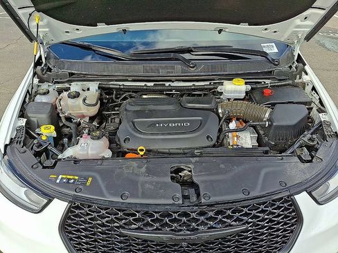 Used 2024 Chrysler Pacifica Limited FWD image 28