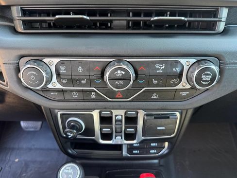Used 2024 Jeep Wrangler Unlimited Sahara AWD/4WD image 23