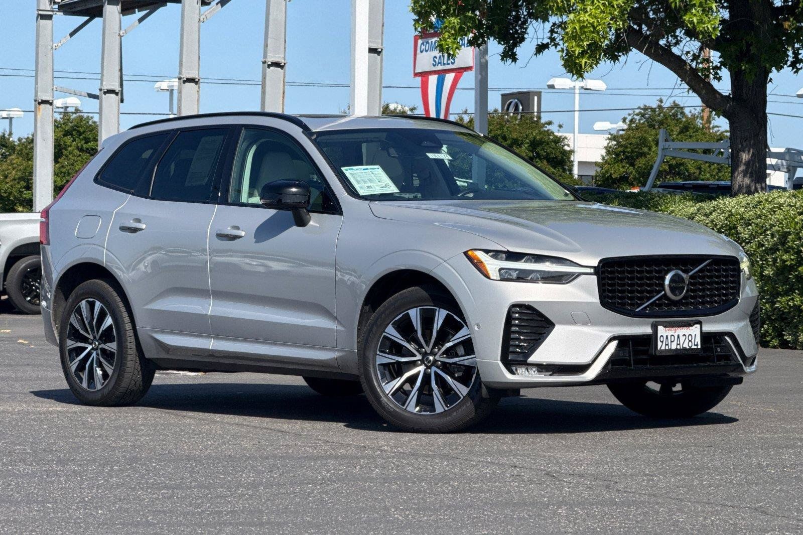 Used 2023 Volvo XC60 B5 Plus AWD/4WD image 2