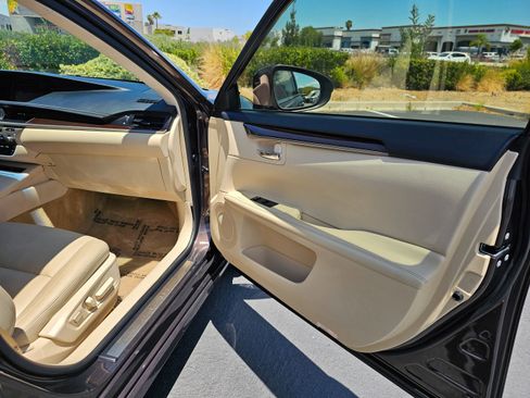 Used 2013 Lexus ES 350 w/ Premium Pkg FWD image 29