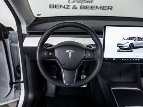 Used 2023 Tesla Model Y Performance AWD/4WD image 29