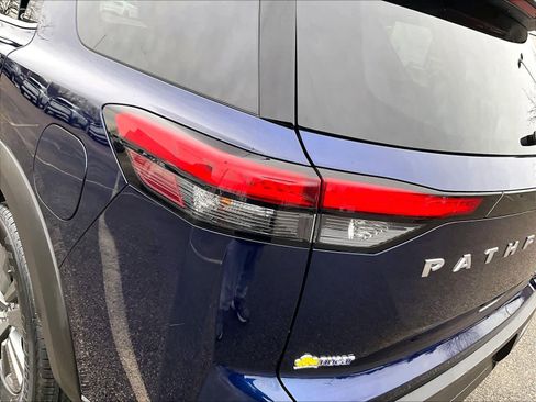 Certified 2024 Nissan Pathfinder SV image 33