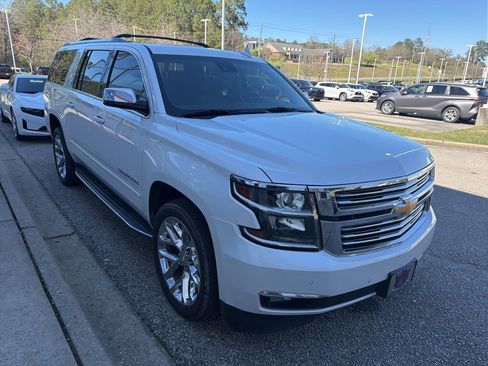 Used 2020 Chevrolet Suburban Premier image 4