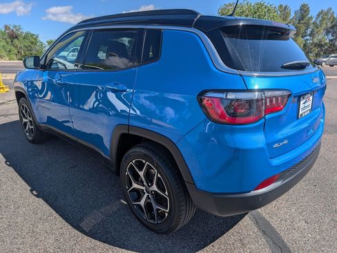 Used 2025 Jeep Compass Limited AWD/4WD image 3