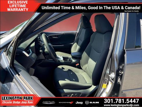 Used 2021 Toyota RAV4 XLE w/ Convenience Package AWD/4WD image 20