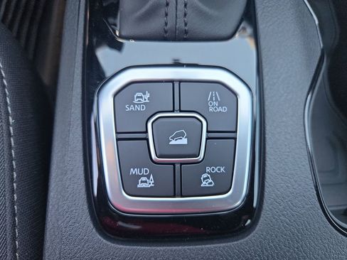 New 2026 Nissan Frontier SV w/ All-Weather Content Package AWD/4WD image 30