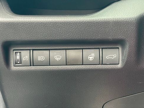Used 2021 Toyota RAV4 XLE w/ Convenience Package AWD/4WD image 17