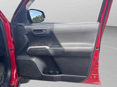 Used 2021 Toyota Tacoma SR5 RWD image 32