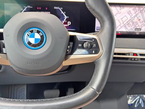 Used 2022 BMW iX xDrive50 w/ Sport Package AWD/4WD image 22