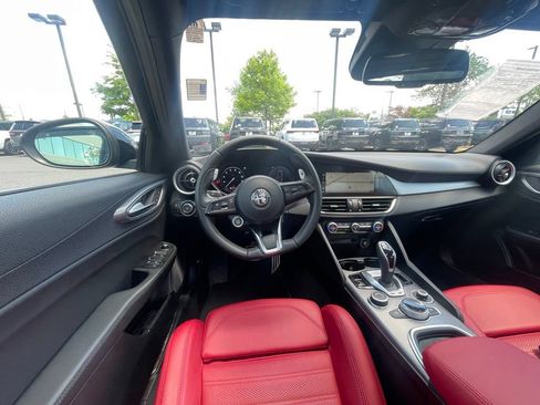Used 2024 Alfa Romeo Giulia Veloce AWD/4WD image 17