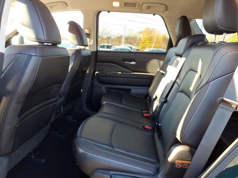 Certified 2024 Nissan Pathfinder SL w/ Black Appearance Package image 11