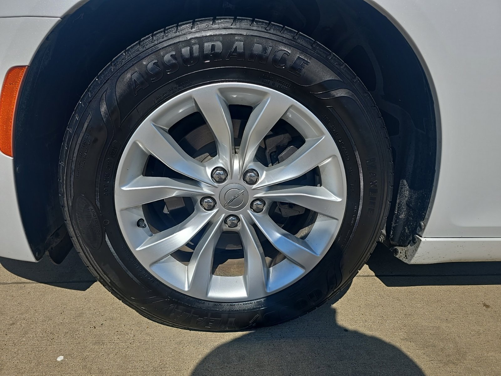 Used 2015 Chrysler 300 Limited RWD image 11