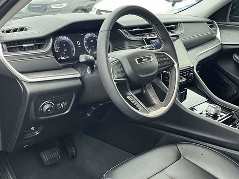 Used 2023 Jeep Grand Cherokee L Limited image 12