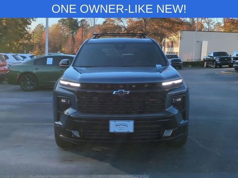 Used 2025 Chevrolet Traverse RS image 8